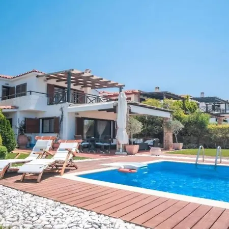 Zennova #17 Lydia Luxury Pool Villa, Elani Villa *