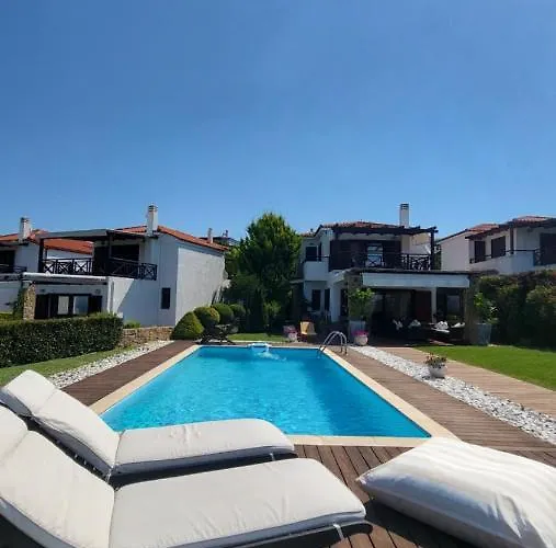 Zennova #17 Lydia Luxury Pool Villa, Elani Σίβηρη