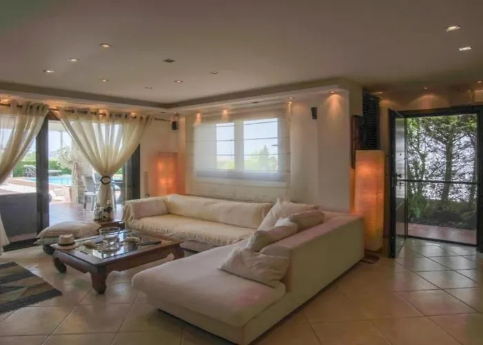 Zennova #17 Lydia Luxury Pool Villa, Elani Σίβηρη